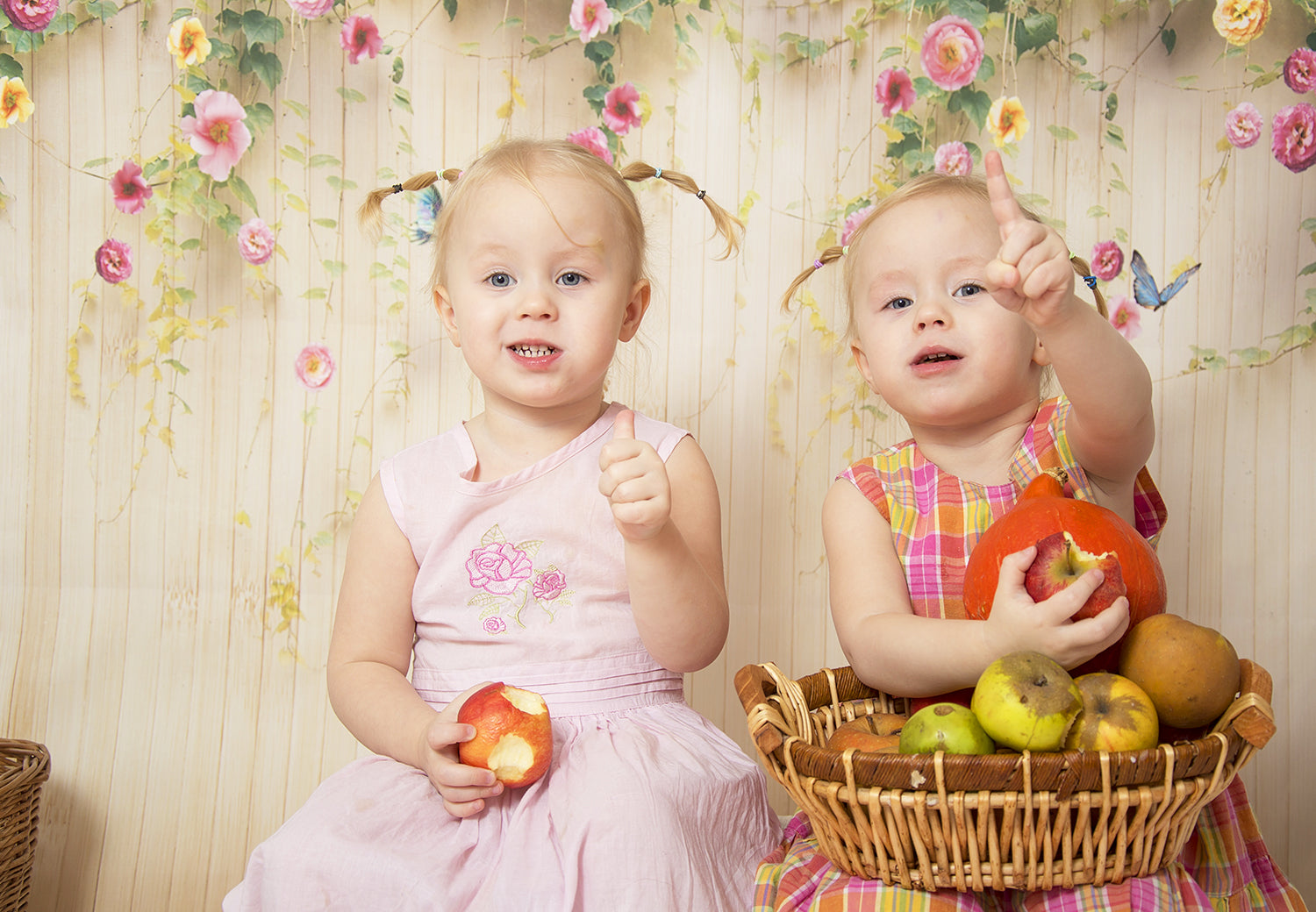 Beautiful  Floral Wood Backdrops for Photo Booth  F-1489