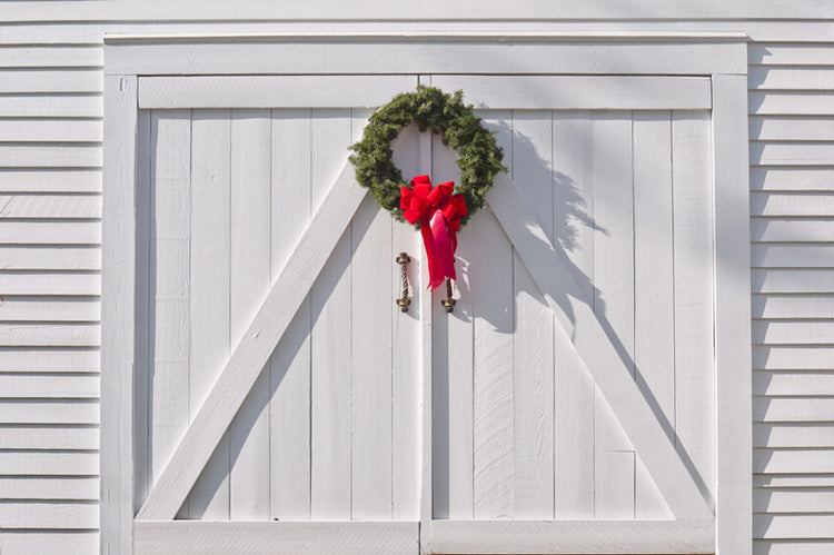 Christmas Wreath On Wooden Barn Door Backdrop M6-152 – Dbackdrop